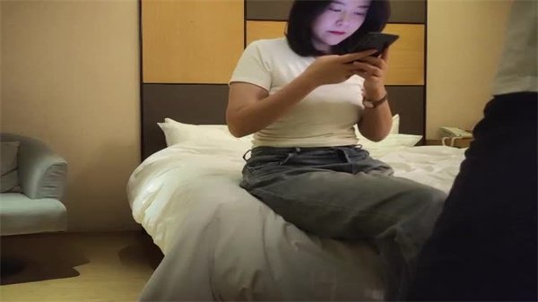 粉丝热切期盼，黑丝御姐性感降临，激情引爆