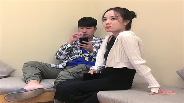 天价约炮极品外围女，火辣小姐姐全套服务让你爽翻天！