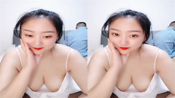肉感黑丝巨乳肥臀骚妇为多名壮汉口交服务，轮番内射高潮迭起