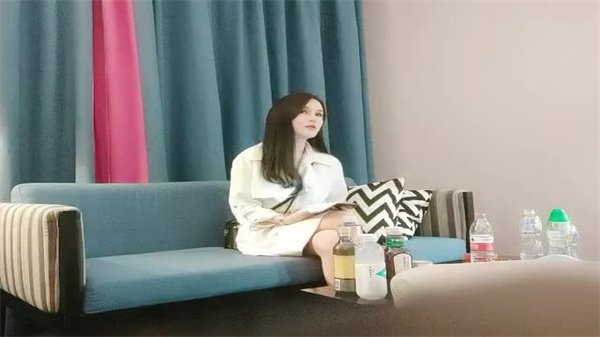 甜美外围女神今夜降临，高颜值巨乳美腿任你享！