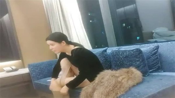 李寻欢校花女神极品白嫩巨乳，这身材绝了让人欲火焚身！
