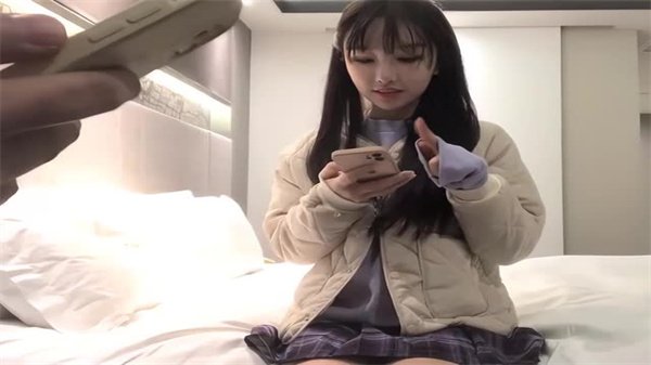 李寻欢约炮初恋感嫩妹，酒店啪啪狂操白嫩小美女