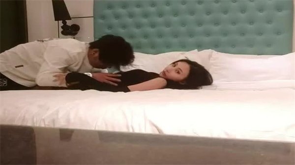 利哥探花×风情御姐：极品熟女湿身诱惑，呻吟声浪太会撩！