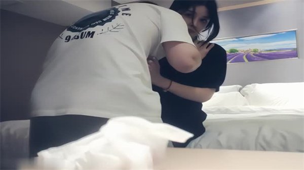 七天极品探花：黑裙高颜值美女娇喘不断，床战实录看得欲火焚身！