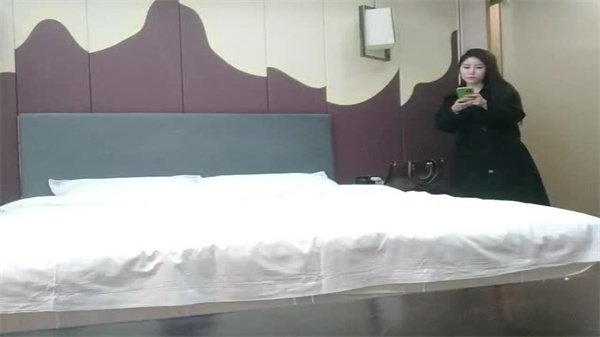 【探花新作】四川嫩妹初体验 23岁极品身材任君探索 深夜激战实录
