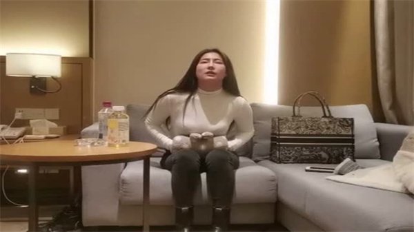 文轩探花巨乳长发妹，淫荡小骚货饥渴求欢！