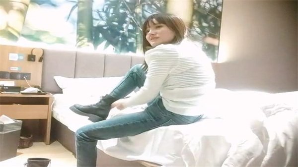 【小小寻花】娇小四川嫩妹加钟第二炮！探花狂插内射，高潮喷水不停歇！
