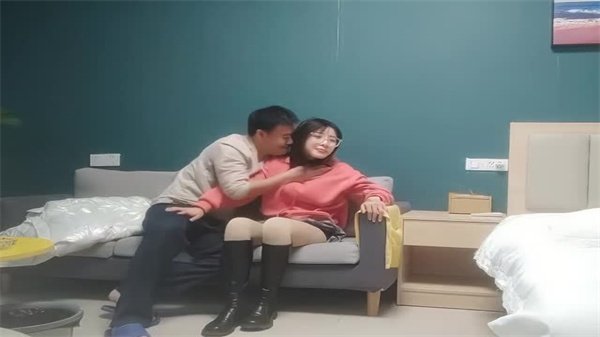 【小夏探花】眼镜巨乳妹极品大胸实录，揉捏晃动汁水四溅！