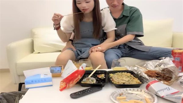 新人良家小姐姐初次下海！清纯美妇极品白虎馒头穴 真空骑乘浪叫实录