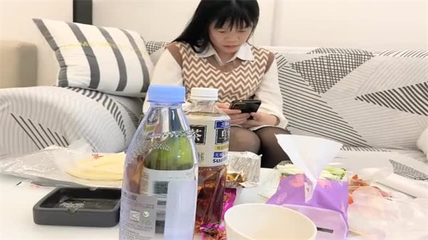 【偷拍】土豪高价约操巨乳黑丝兼职女神，办公室白领骑乘浪叫