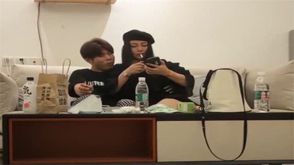 长腿尤物遭全方位玩弄，嫩穴被操到淫水四溅