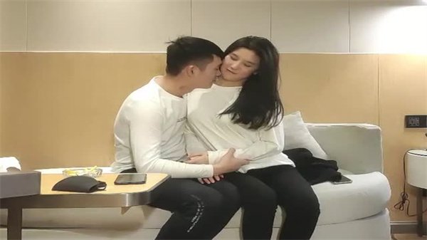 激情约会长发美女，等你来撩