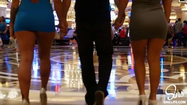 JohnnySins 拉斯维加斯双飞极品巨乳妹，干到爆浆内射