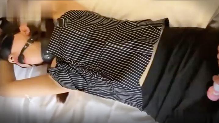 极品反差婊！滴蜡抽鞭耳光调教，淫荡母狗跪求虐待